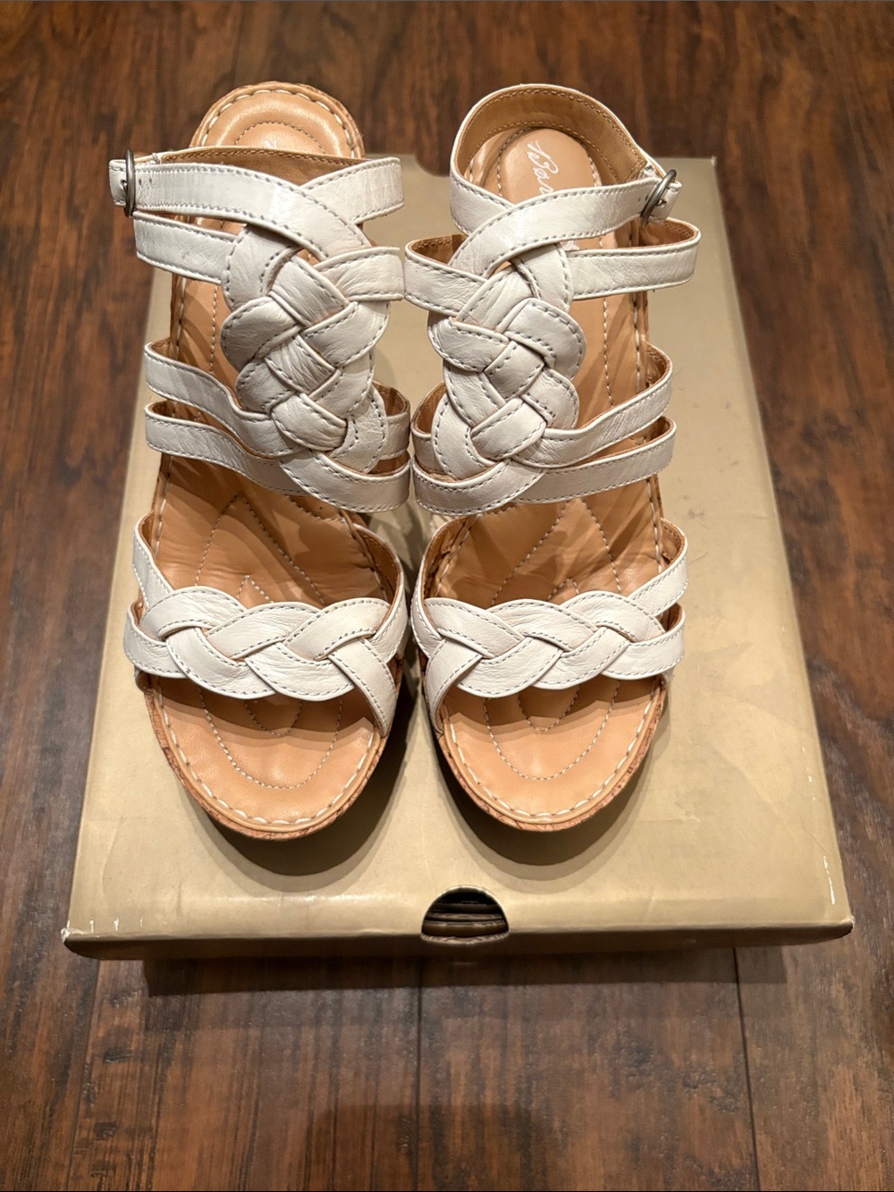 ⭐️LE DISCONTINUED⭐️ BØRN Crown Kaspin Sandal Wedge- white/tan- Women’s 7 US